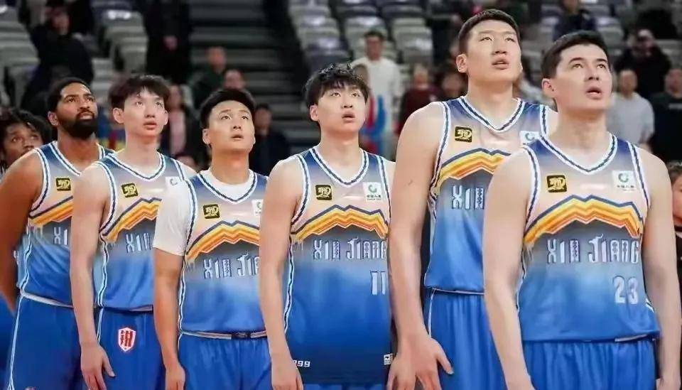 胜负悬念引人注目，球队士气高涨备战总决赛的简单介绍